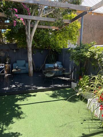 Whitford Cottage – in lively BoKaap gallery image 2