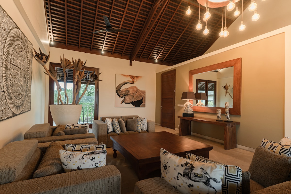 Villa in Mengwi · 4 bedrooms · 4 beds · 4 private baths, Airbnb karşılaştırması