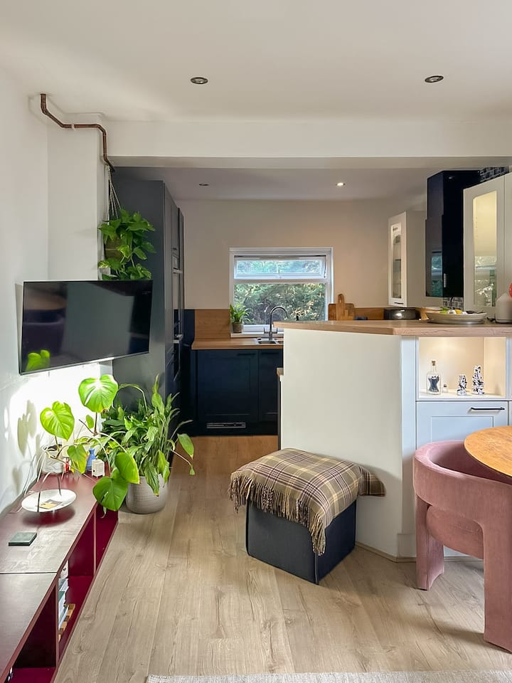 Casa Del Camberwell | Stylish Top-floor 2-bed - London