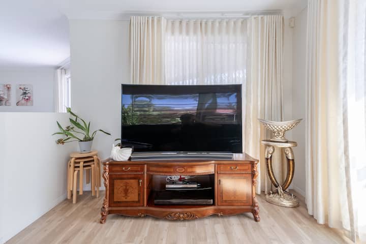 4 Brd Getaway House With Pool - Warner Bros. Movie World, Oxenford