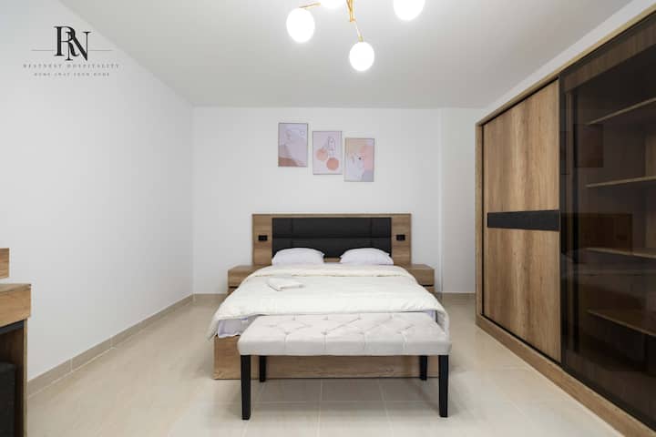 Elegant 2 BDR In Rehab City: Bedroom 2