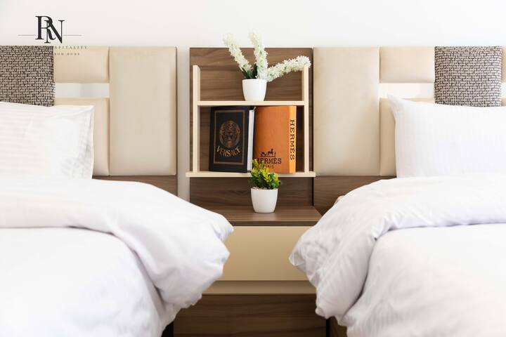 Elegant 2 BDR In Rehab City: Bedroom 1