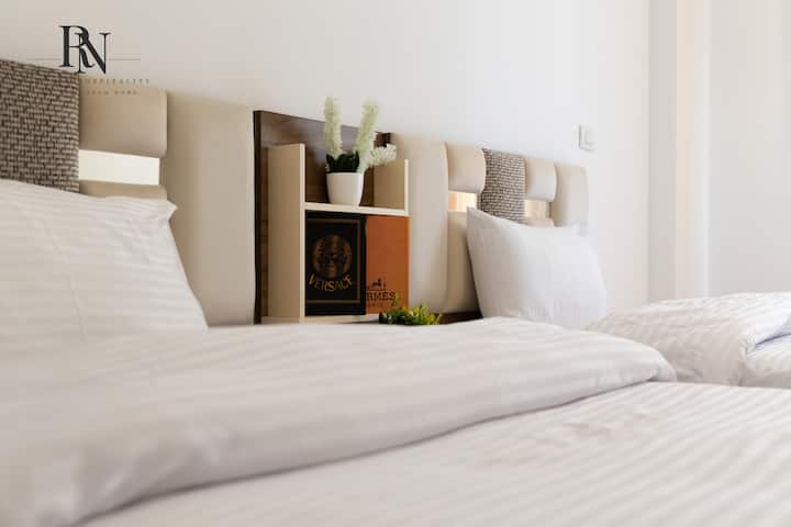 Elegant 2 BDR In Rehab City: Bedroom 1