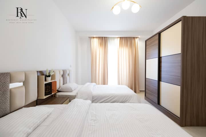 Elegant 2 BDR In Rehab City: Bedroom 1
