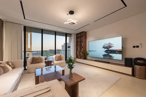 Luxury 4BR Seafront Apt | Terrace | Cinema Lounge