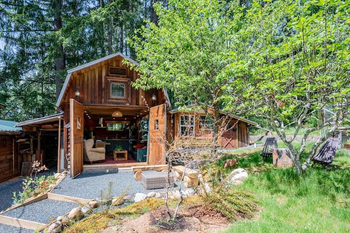 *NEW* Coastal Cedar Barn - Hot Tub & Heated Floors