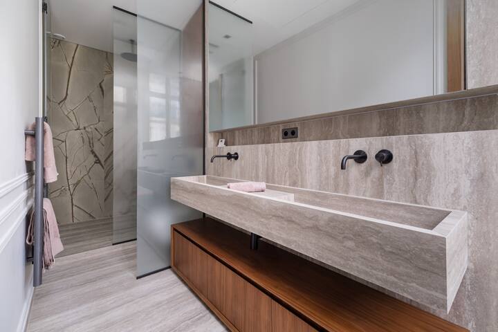 Luxury apartment 4BDR/8PAX next to Arc de Triomphe