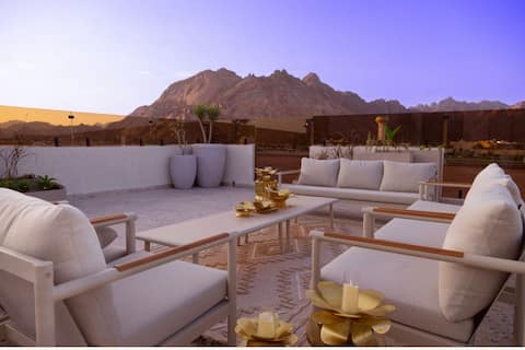 Luxury apartment with a charming view of the mountains in a prime location