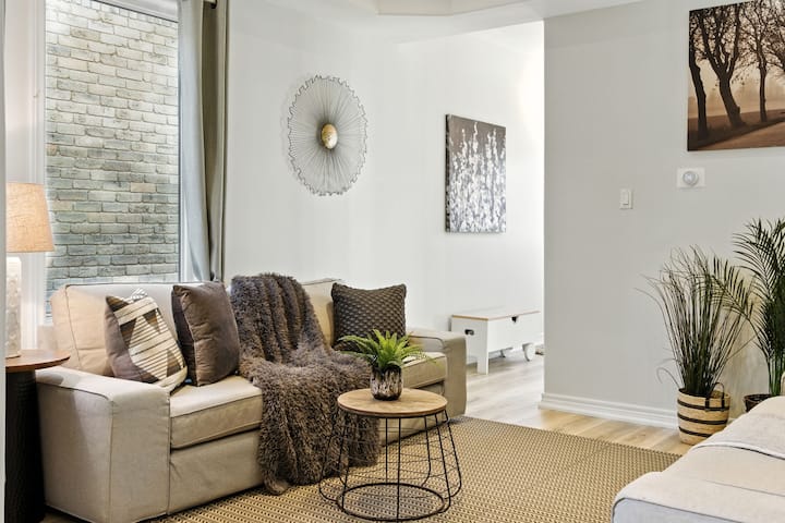 Comfortable, Clean And Convenient. - Hamilton