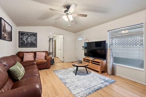 Top performing Airbnb: 30-NIGHT MIN/Honey Rock Haven - Cozy Central Gem! in Poplar Grove