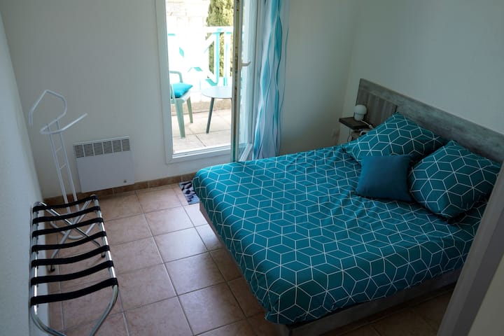 Habitación con cama de 140