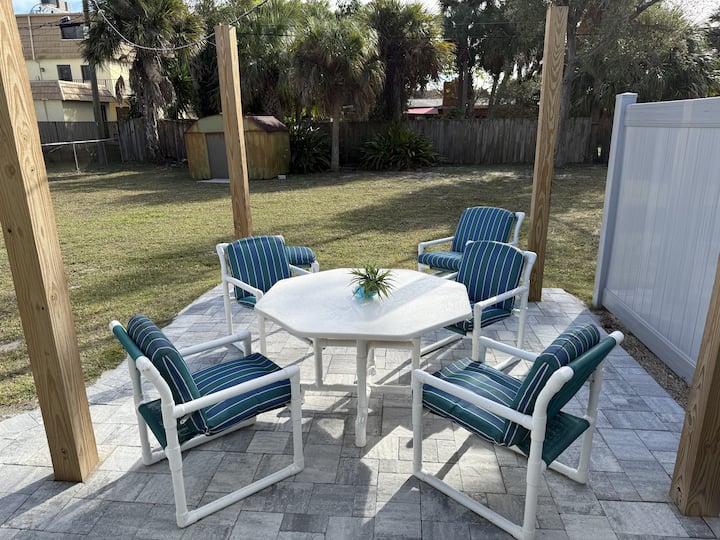 Paradise Beach House One #325-1 Min Walk To Ocean! - Cape Canaveral, FL