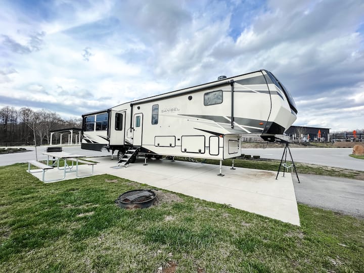 1/2mi To Pkwy | 5th Wheel | Pool & Hot Tub - Pigeon Forge, TN