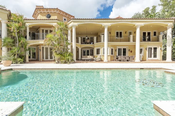 Serene 7000 Sf Gated Luxury Waterfront Home - Fort Lauderdale, FL