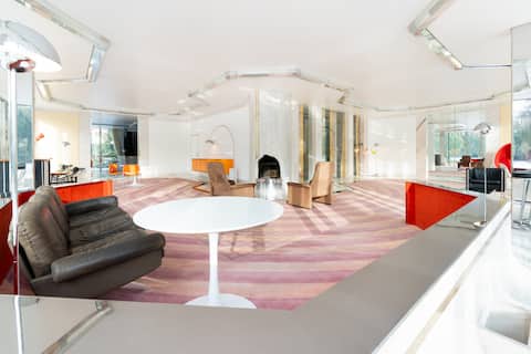 Top Airbnb: "Villa von Blofeld" | 1,200 m² of luxury on the Isar in Thalkirchen