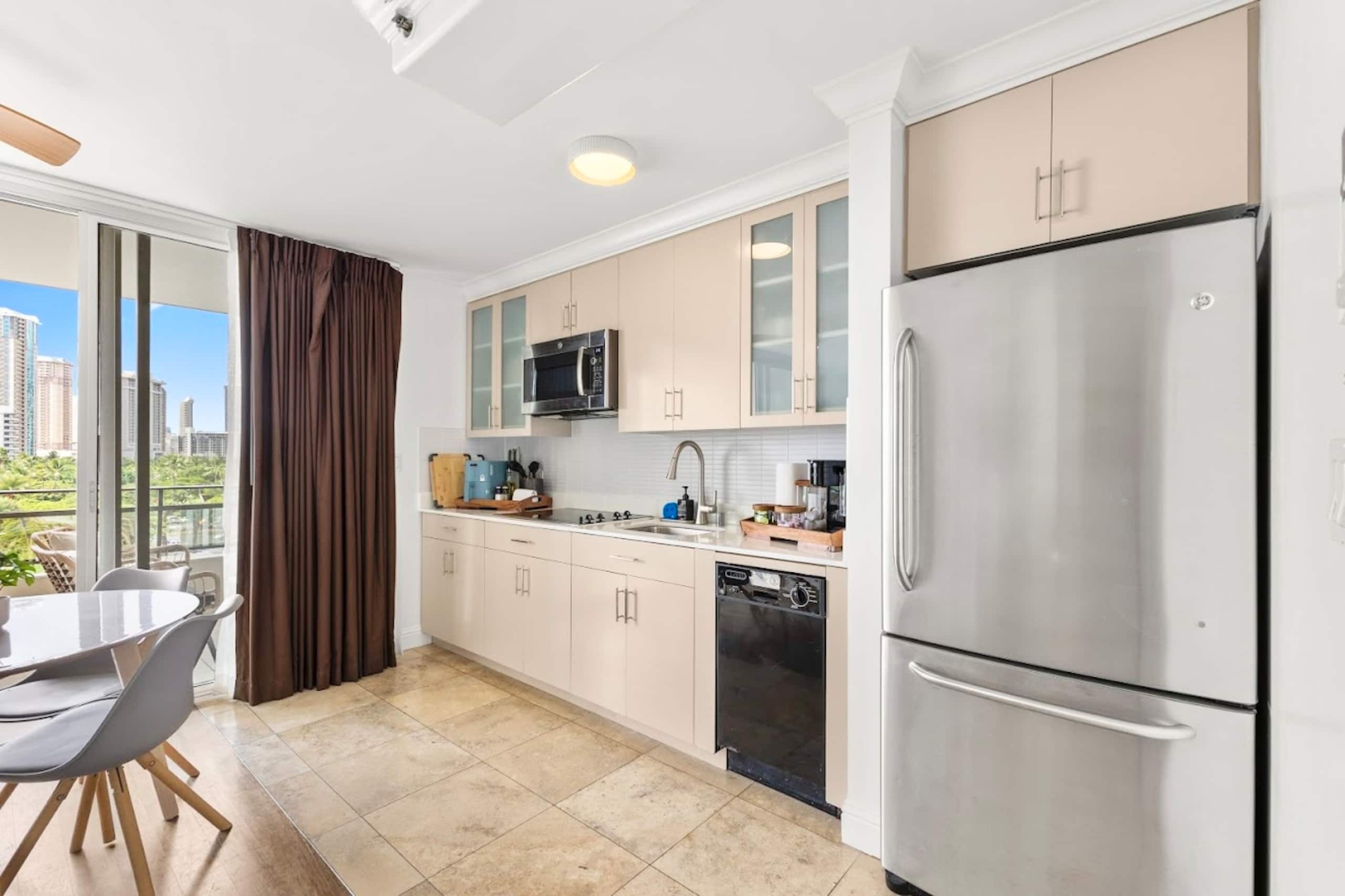 Cozy & Beautiful 1-BR on Beachwalk-Waikiki Beach~ - Image 14