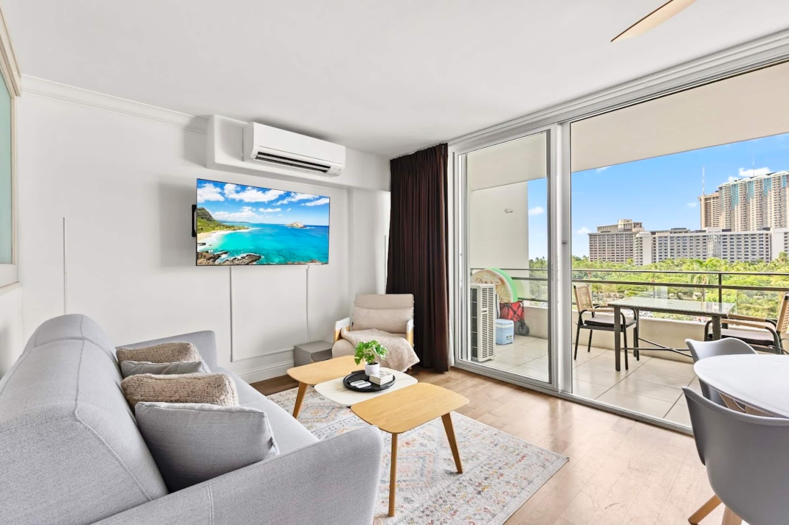 Cozy & Beautiful 1-BR on Beachwalk-Waikiki Beach~ - Image 4