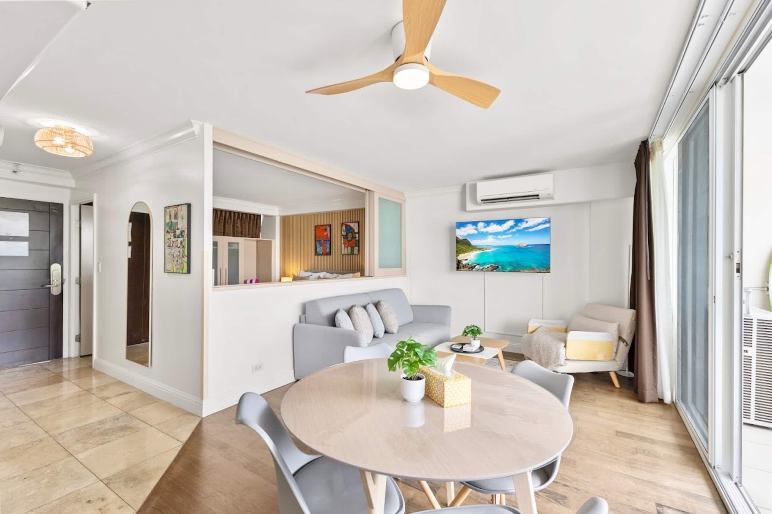 Cozy & Beautiful 1-BR on Beachwalk-Waikiki Beach~ - Image 7