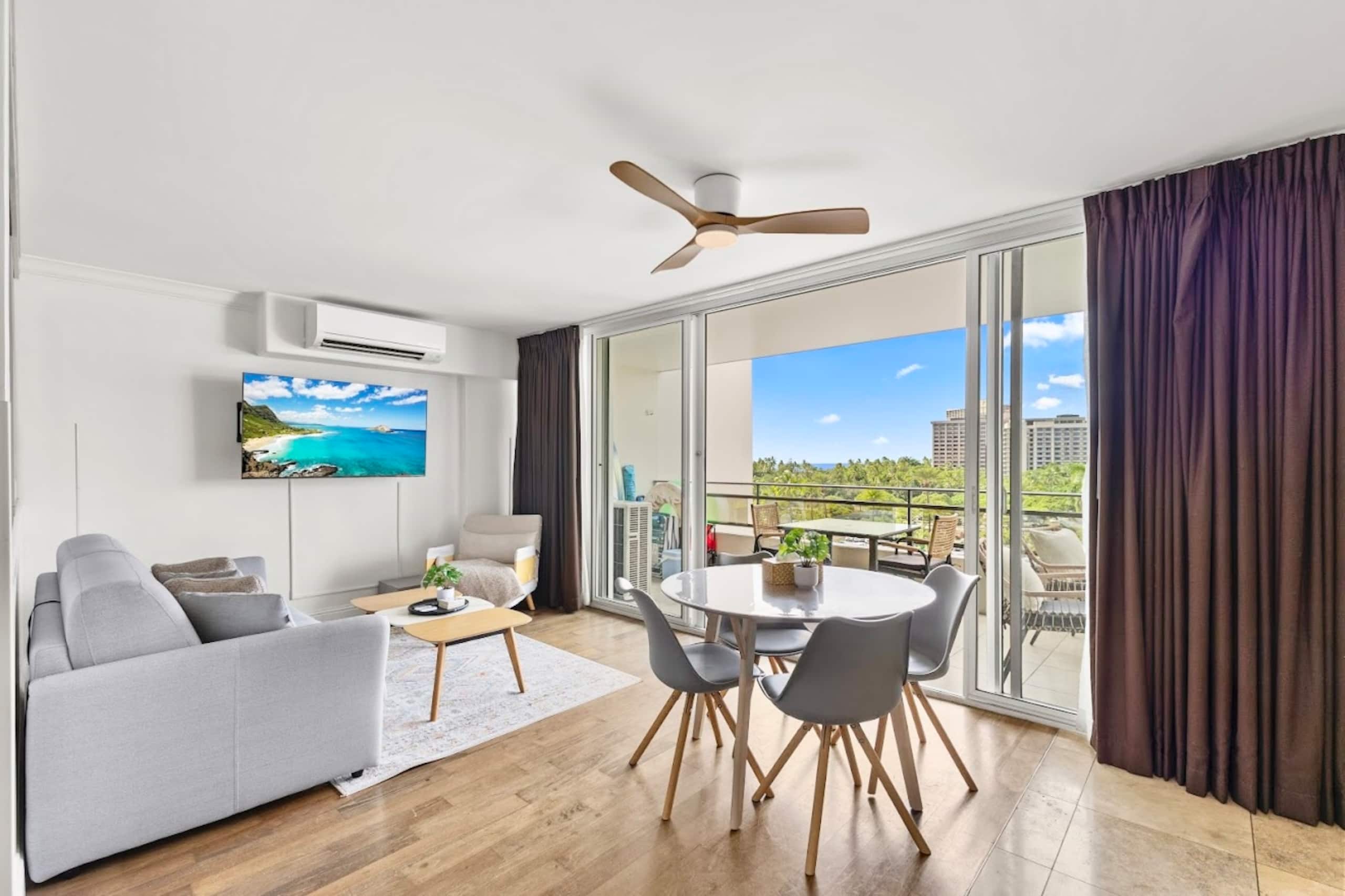 Cozy & Beautiful 1-BR on Beachwalk-Waikiki Beach~ - Image 10