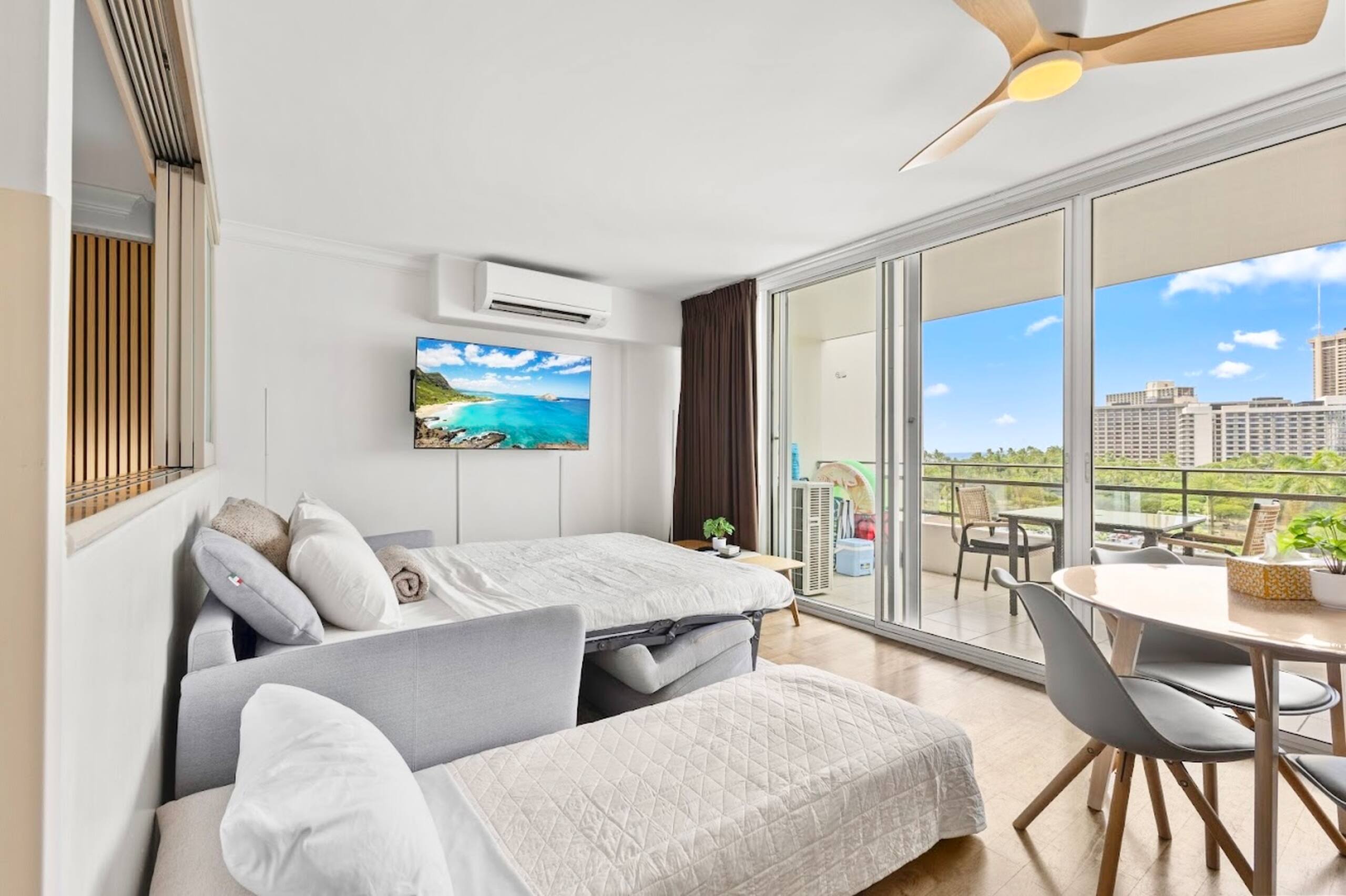 Cozy & Beautiful 1-BR on Beachwalk-Waikiki Beach~ - Image 11