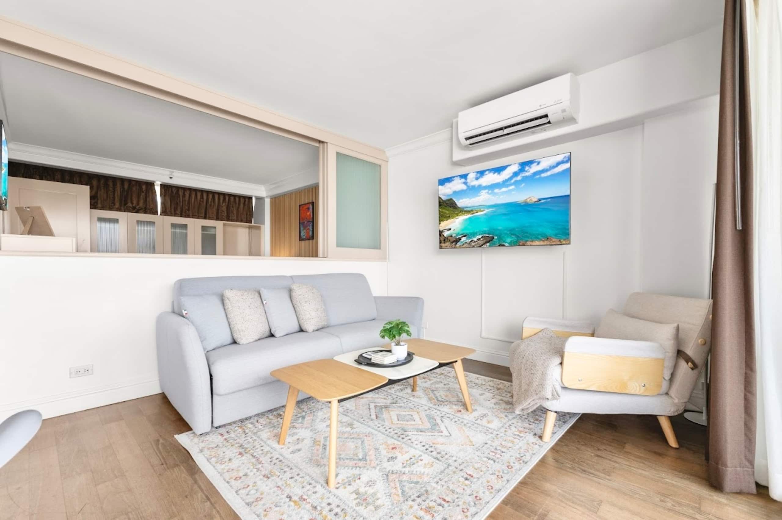 Cozy & Beautiful 1-BR on Beachwalk-Waikiki Beach~ - Image 3