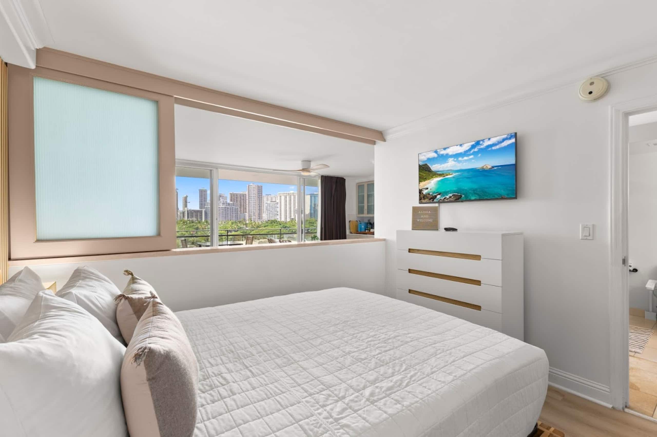 Cozy & Beautiful 1-BR on Beachwalk-Waikiki Beach~ - Image 26