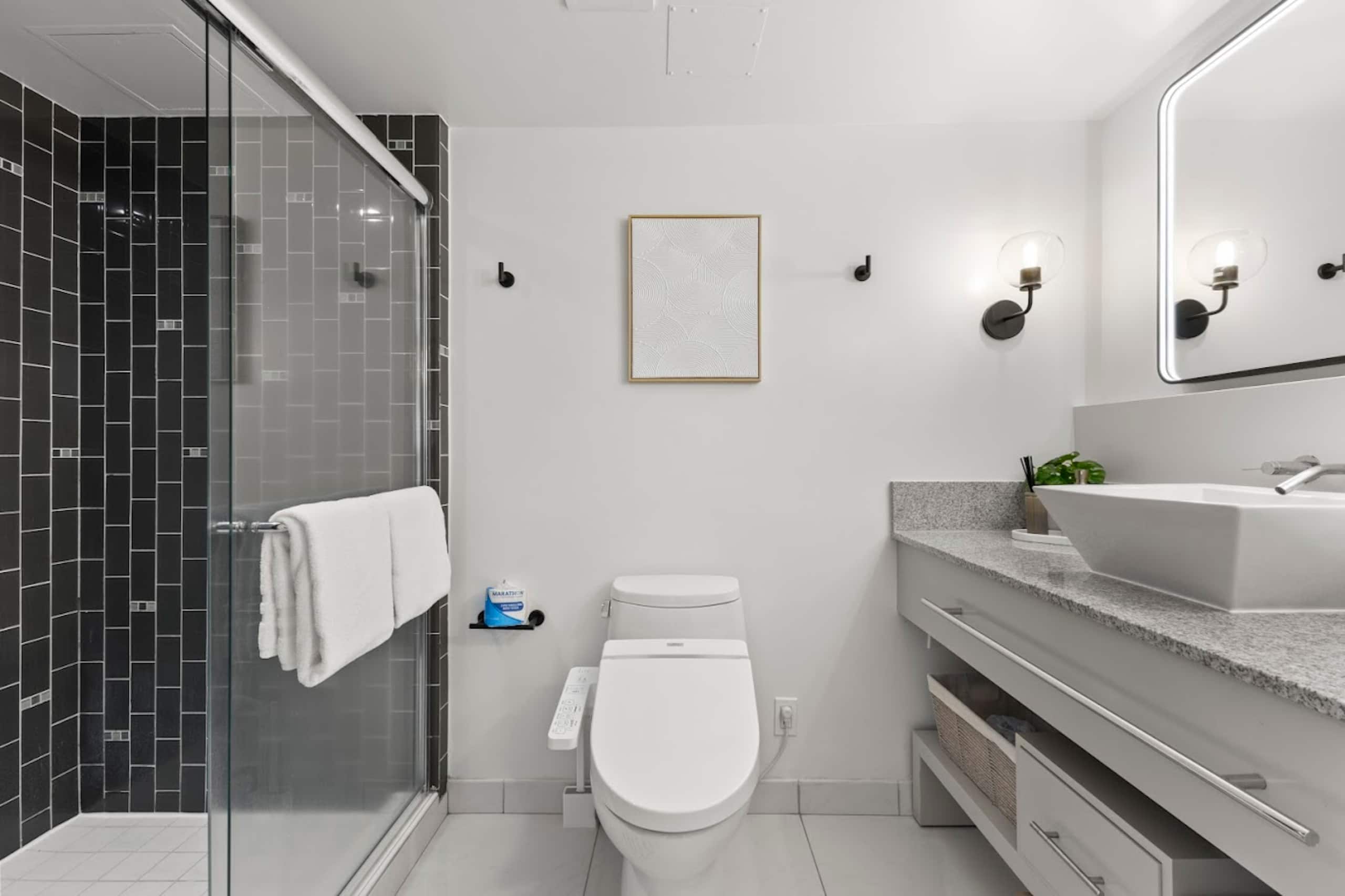Cozy & Beautiful 1-BR on Beachwalk-Waikiki Beach~ - Image 35