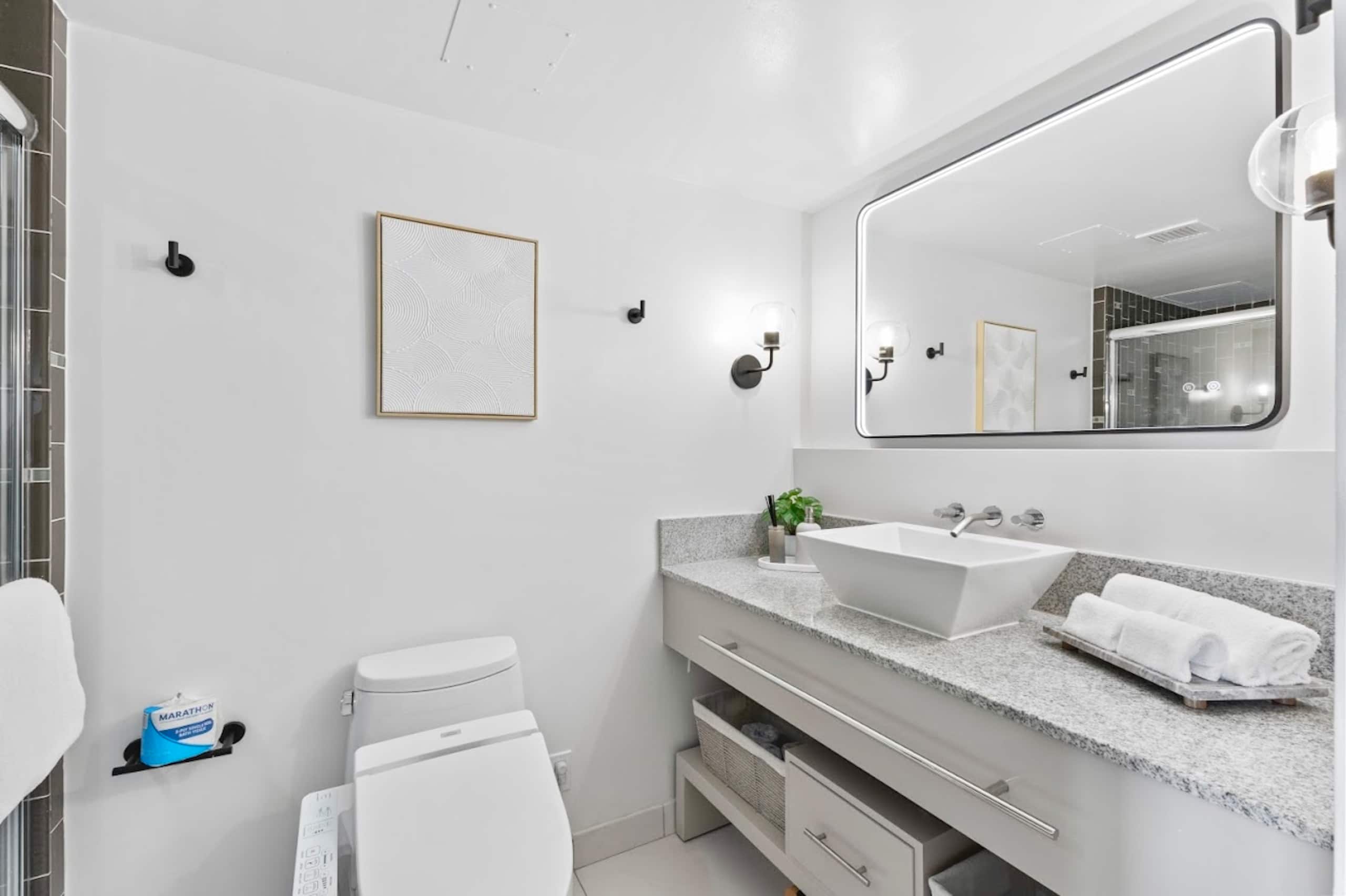 Cozy & Beautiful 1-BR on Beachwalk-Waikiki Beach~ - Image 36