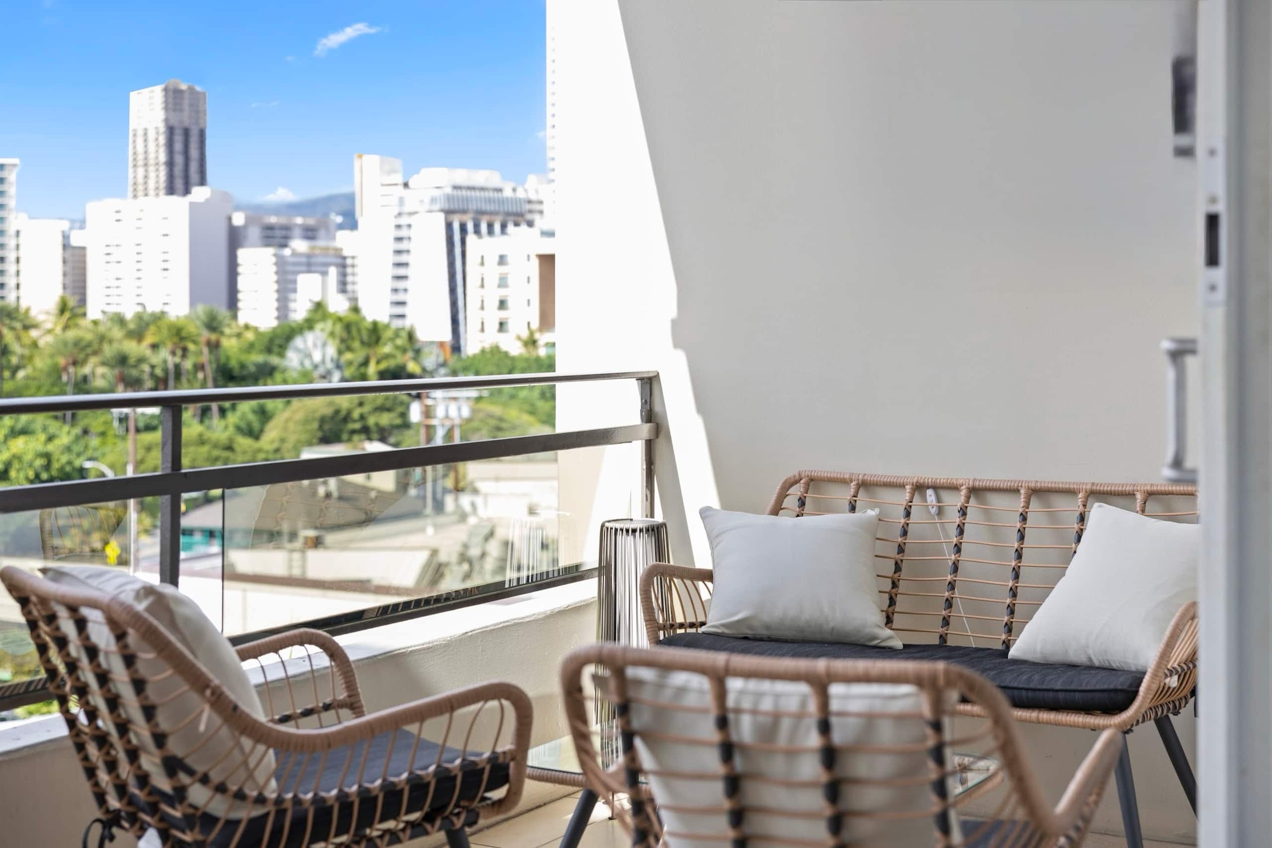 Cozy & Beautiful 1-BR on Beachwalk-Waikiki Beach~ - Image 49