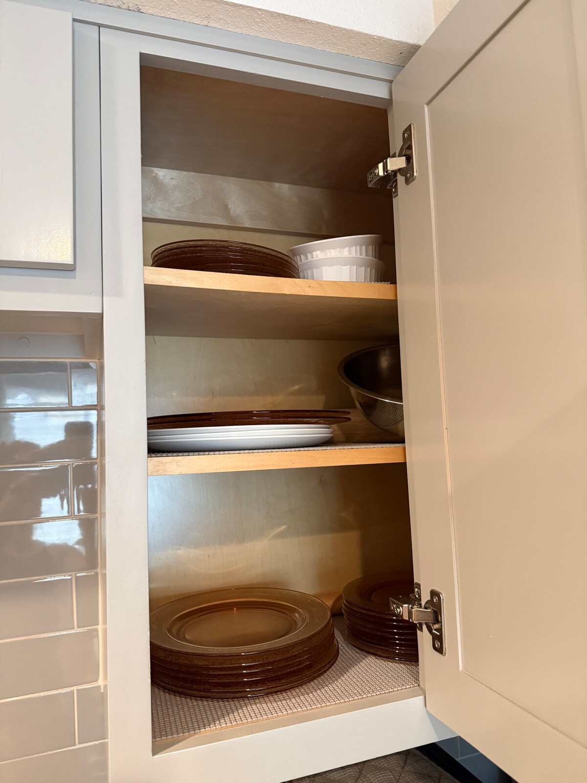 2 bedroom condo in South Austin with free parking.