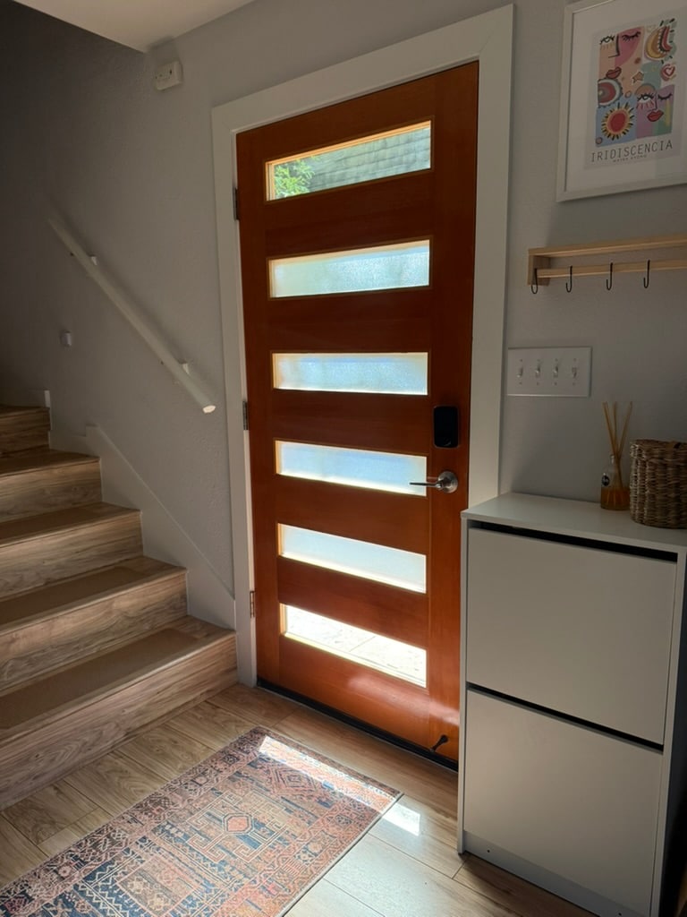 2 bedroom condo in South Austin with free parking.