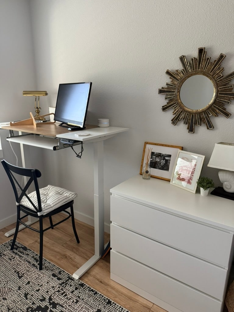 2 bedroom condo in South Austin with free parking.