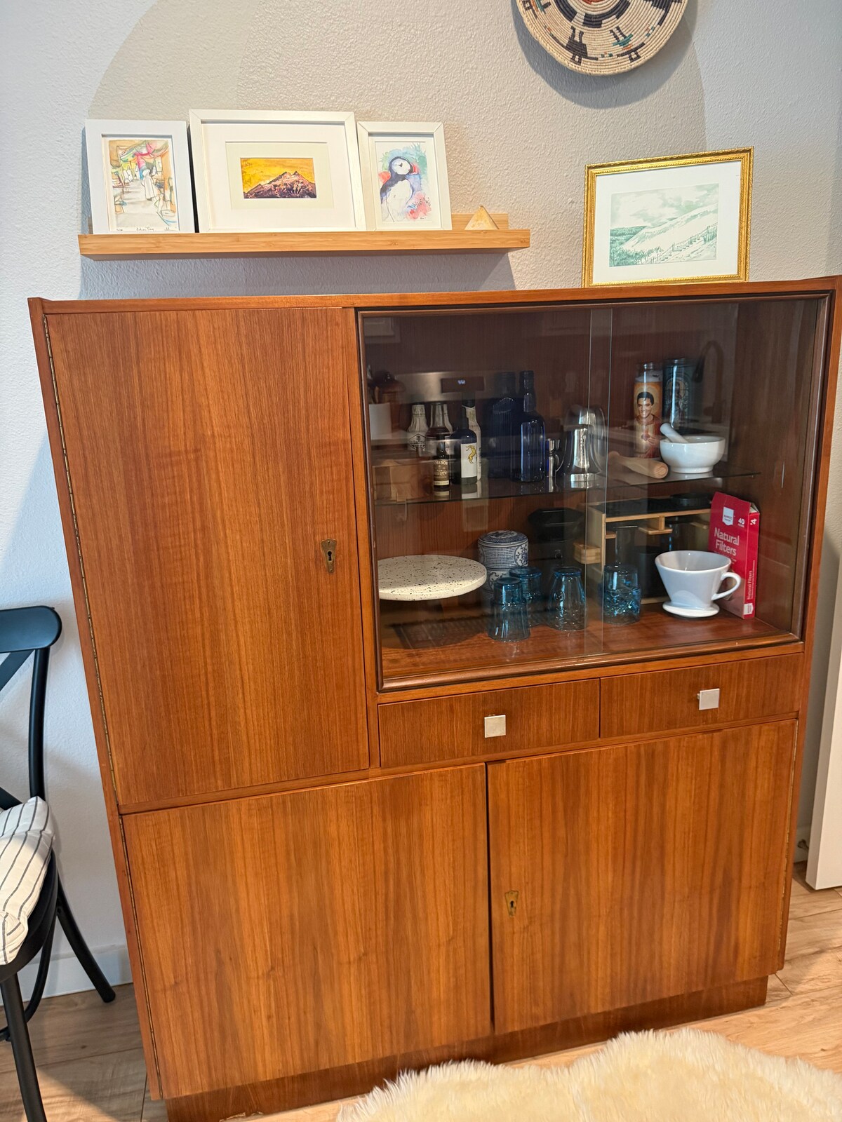 2 bedroom condo in South Austin with free parking.