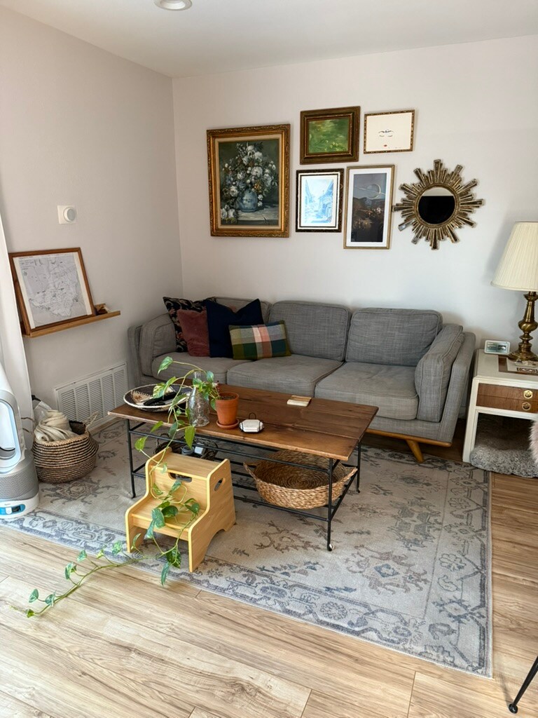 2 bedroom condo in South Austin with free parking.