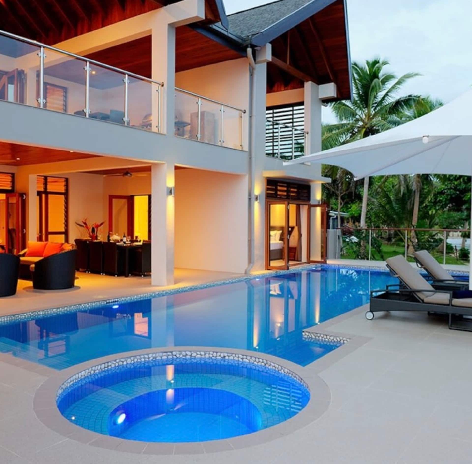 LomaniWai luxurious all-inclusive beachfront villa
