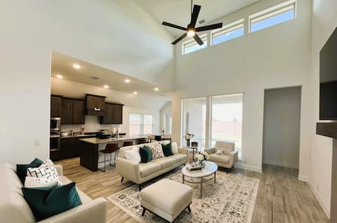 Venus Luxe Stay | Cozy, Clean & New *2 Bedrooms*