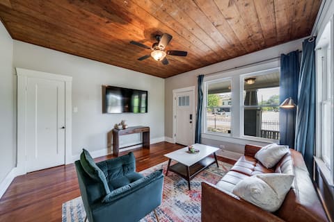 Popular Airbnb listing: Private Pet-Friendly Home By Downtown San Antonio in Dignowity Hill
