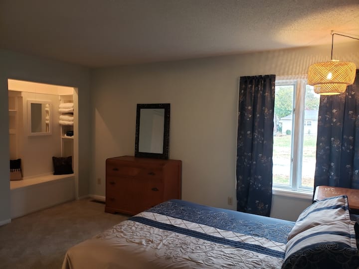 חדר שינה ראשי 1 עם חדר רחצה צמוד