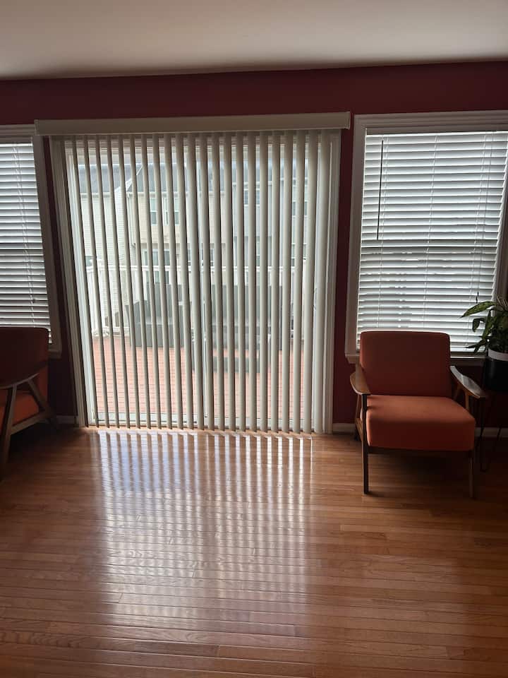 Beautiful, Cozy Fully Finished Townhome - Big Pool, MD