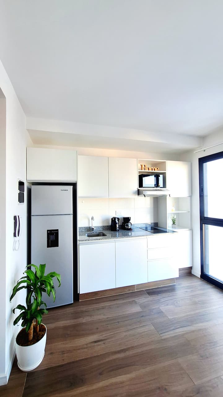 Monoambiente amoblado en San Cristóbal sobre Av. San Juan