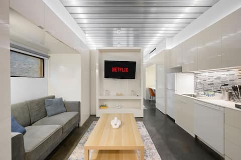 Popular Airbnb listing: Modern Studio Near Cleveland Clinic & Case Western in Glenville