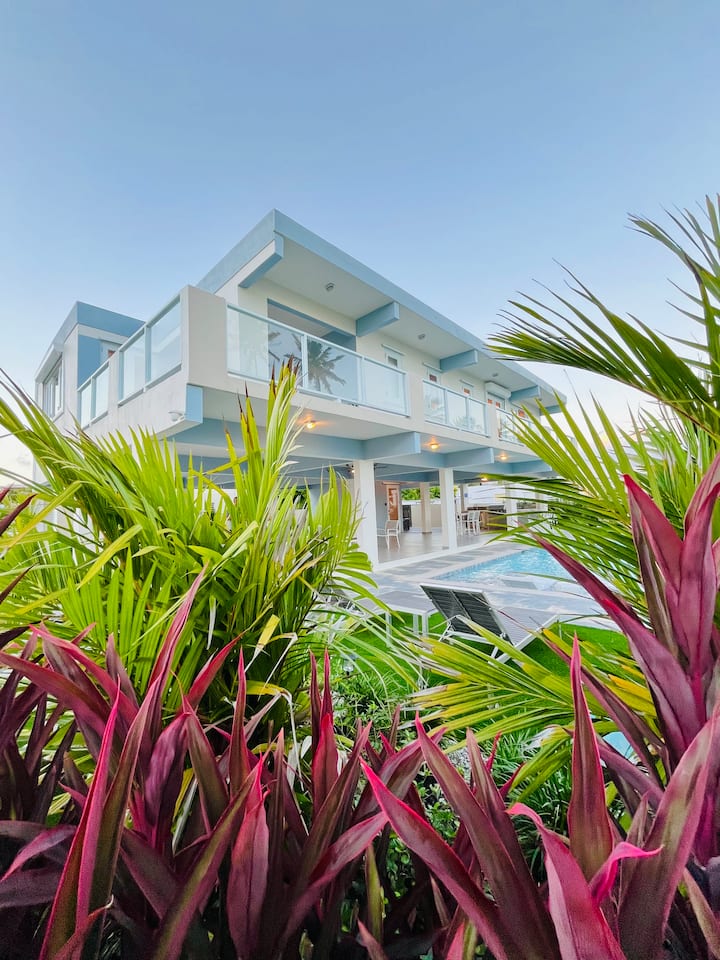 Villa Del Mar 
Beachfront Paradise - Humacao