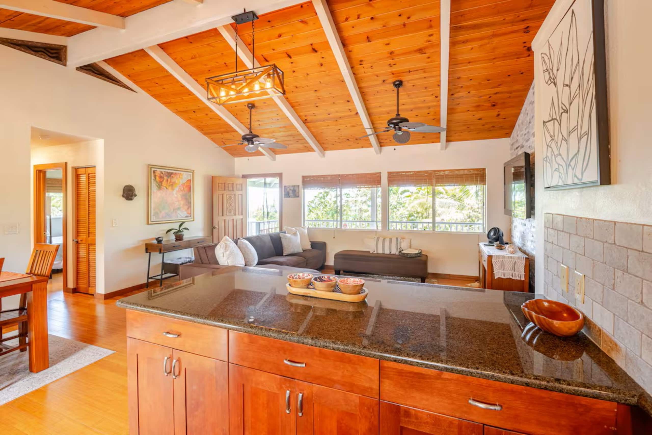 Home in Kailua-Kona · ★4.94 · 3 bedrooms · 3 beds · 2 baths - Image 4
