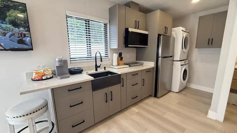 Popular Airbnb listing: La Casita Studio – 5 min to Armature & Downtown in Tampa Heights