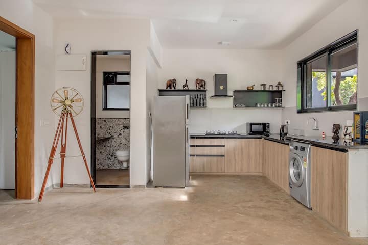 Full kitchen image 2