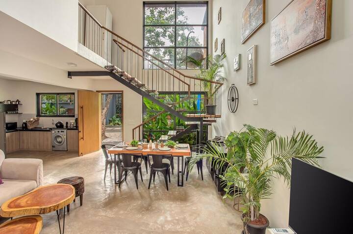 Dining area image 6