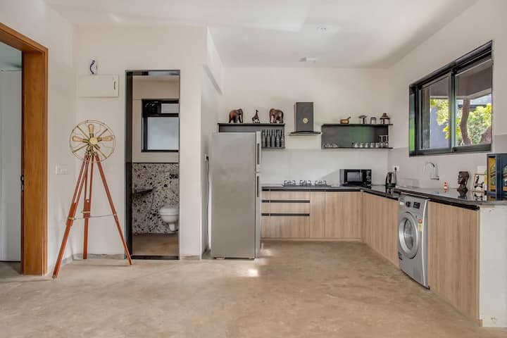 Full kitchen image 1