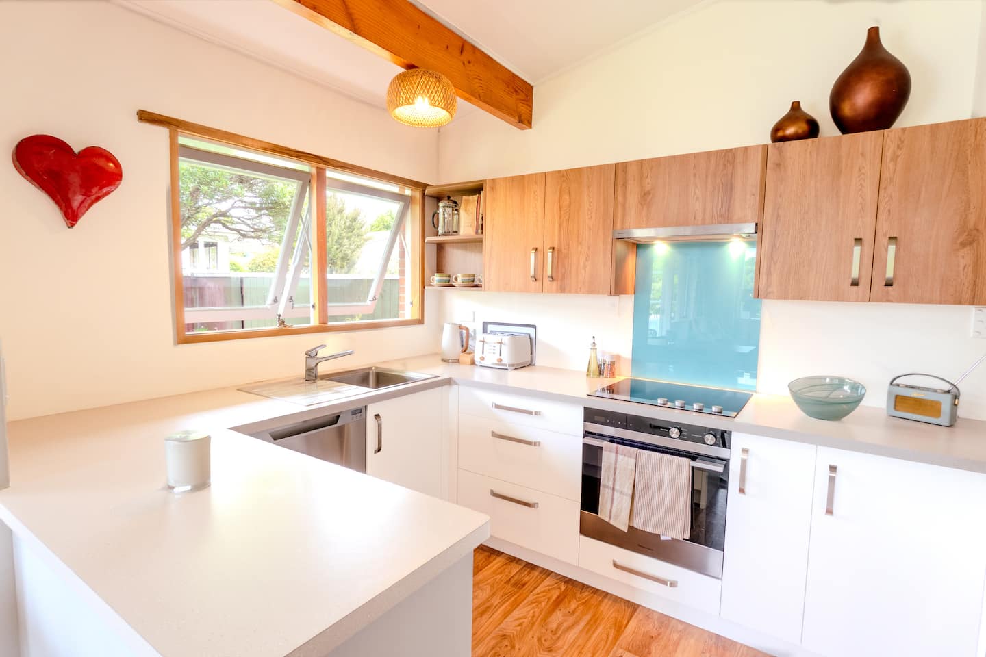 Sunny 2-bed. 
2 Min Walk To Lake 2
