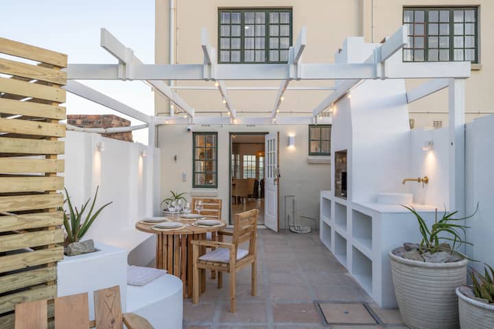Ohana Retreat | Unbeatable Location | Sea Views