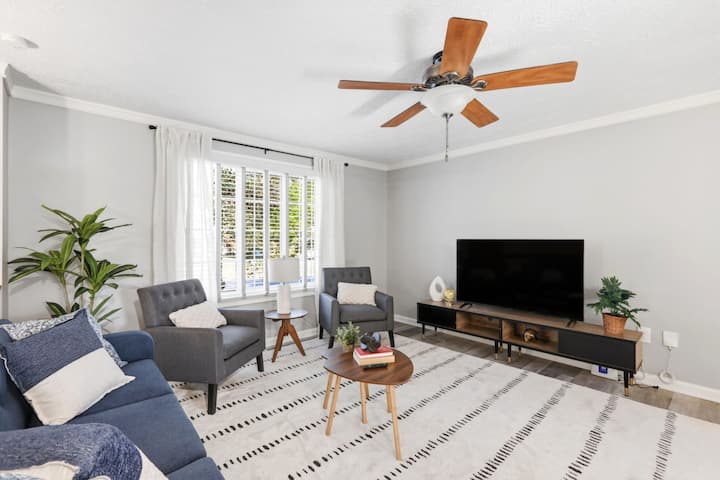 Pet Friendly+gameroom + Backyard+ Near Downtown - Indianápolis, IN